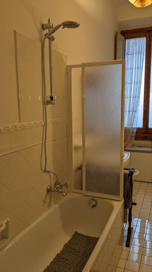Double Bedroom In Beautiful 30'S Style Apartment Florens Exteriör bild
