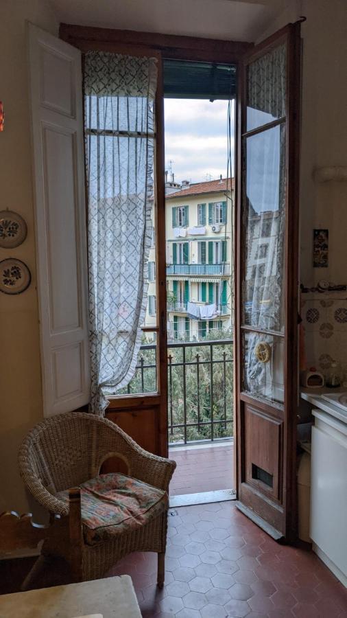 Double Bedroom In Beautiful 30'S Style Apartment Florens Exteriör bild