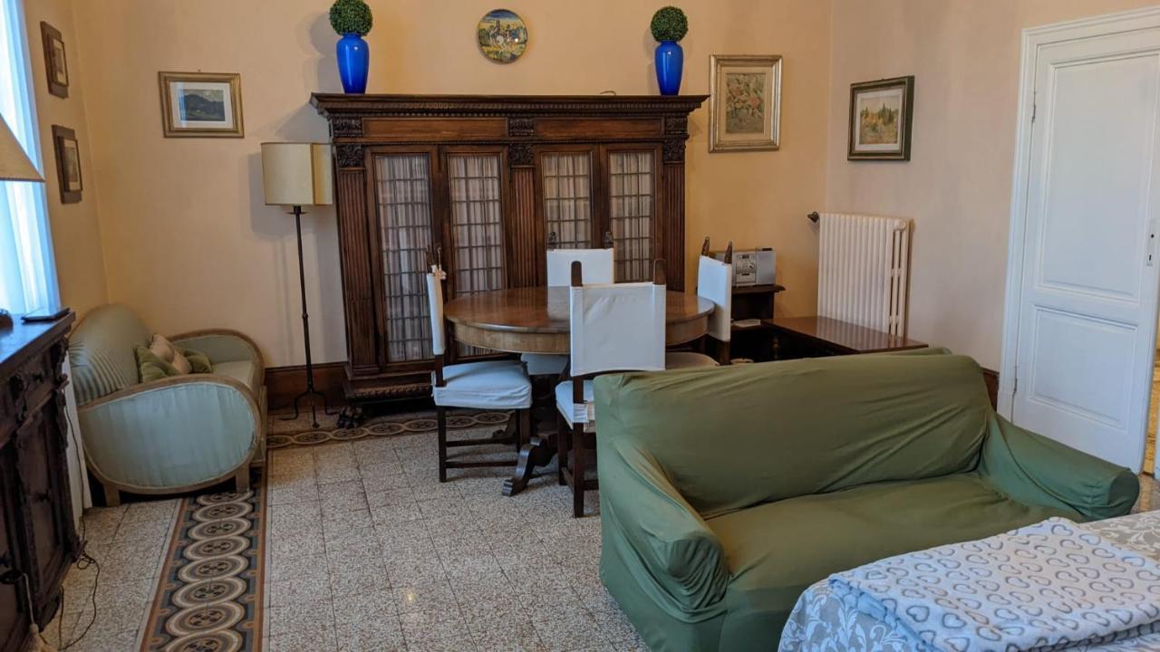 Double Bedroom In Beautiful 30'S Style Apartment Florens Exteriör bild